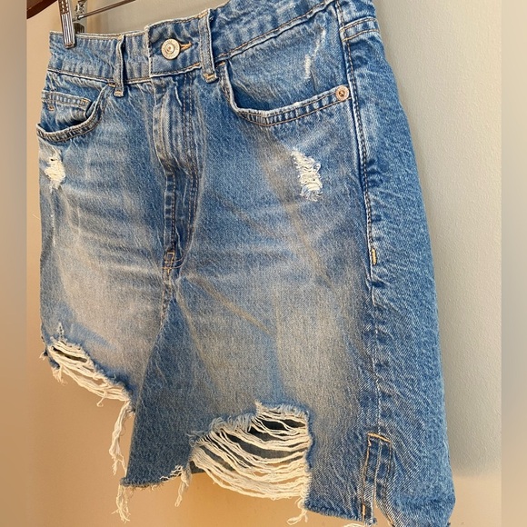 Zara Jean Shorts Distressed Ripped High Waisted Size 6 - Picture 3 of 9